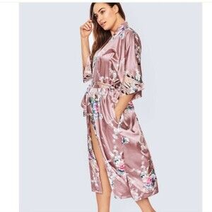 KIM + ONE PEACOCK & BLOSSOMS KIMONO ROBE IN  Lavender Wrap